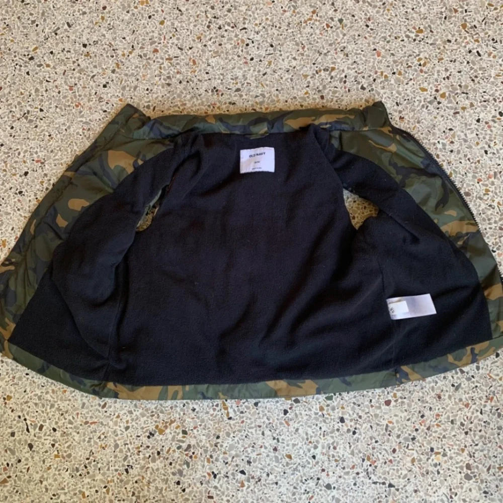 Old Navy Kids Camouflage Puffer Vest‎ Size XS/5